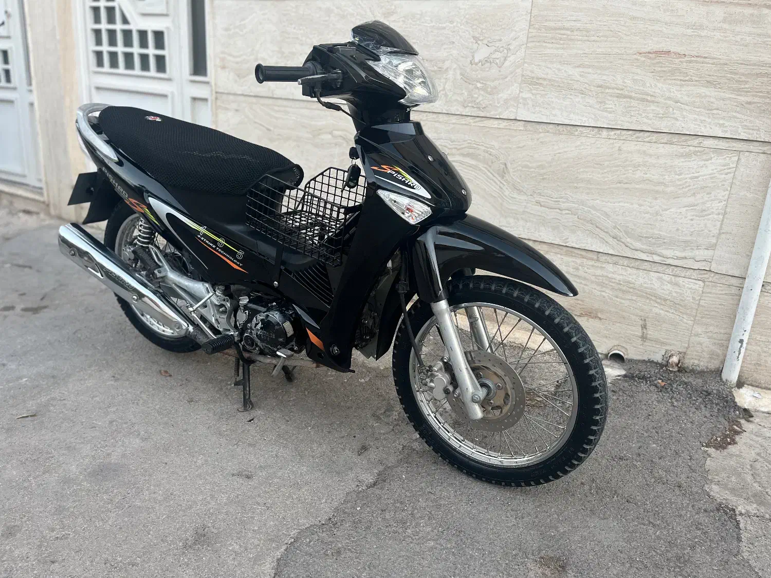 موتور ویو|موتورسیکلت|شیراز, آبیاری|دیوار