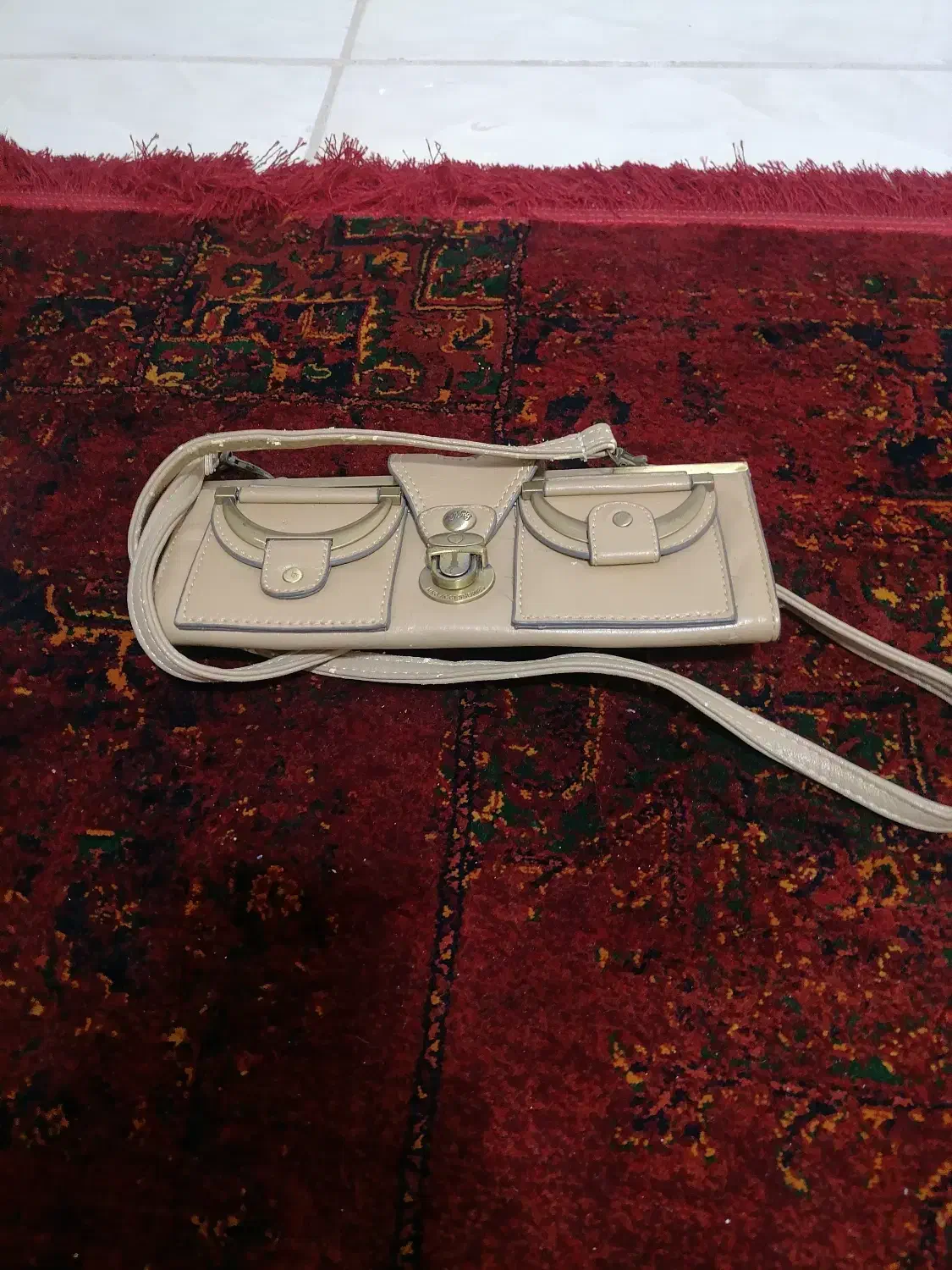 کیف مجلسی|کیف، کفش، کمربند|شیراز, میانرود|دیوار