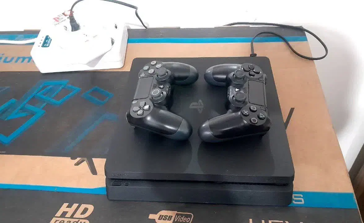 پلی استیشن 4 اسلیم اکانتی همراه بازی|کنسول، بازی ویدئویی و آنلاین|رشت, لاکانی|دیوار