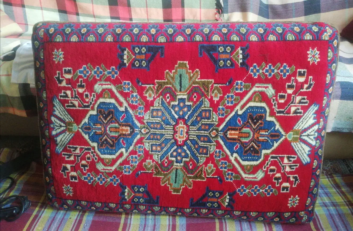 پشتی. دست بافت|پشتی|تبریز, |دیوار