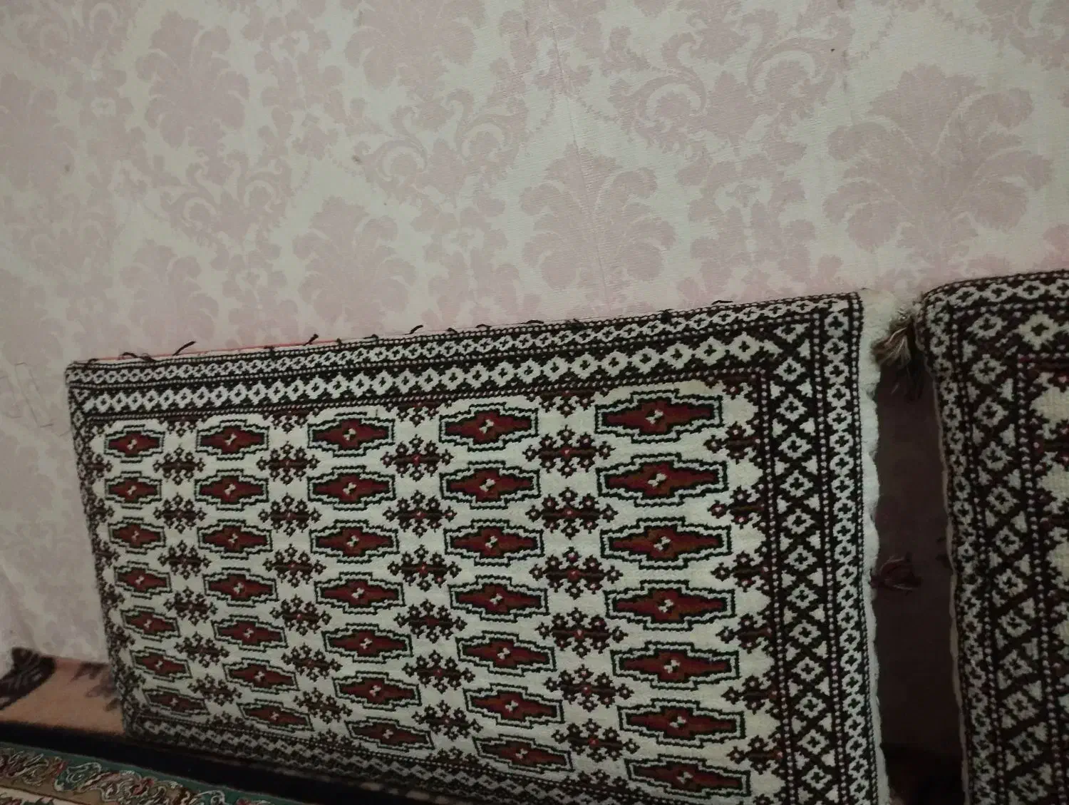 پشتی|پشتی|همدان, |دیوار