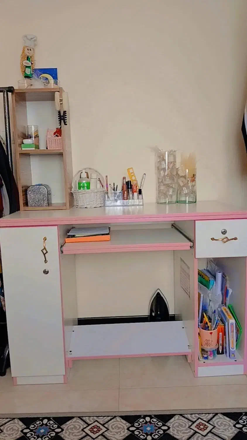 میز تحریر|میز تحریر و کامپیوتر|بومهن, |دیوار