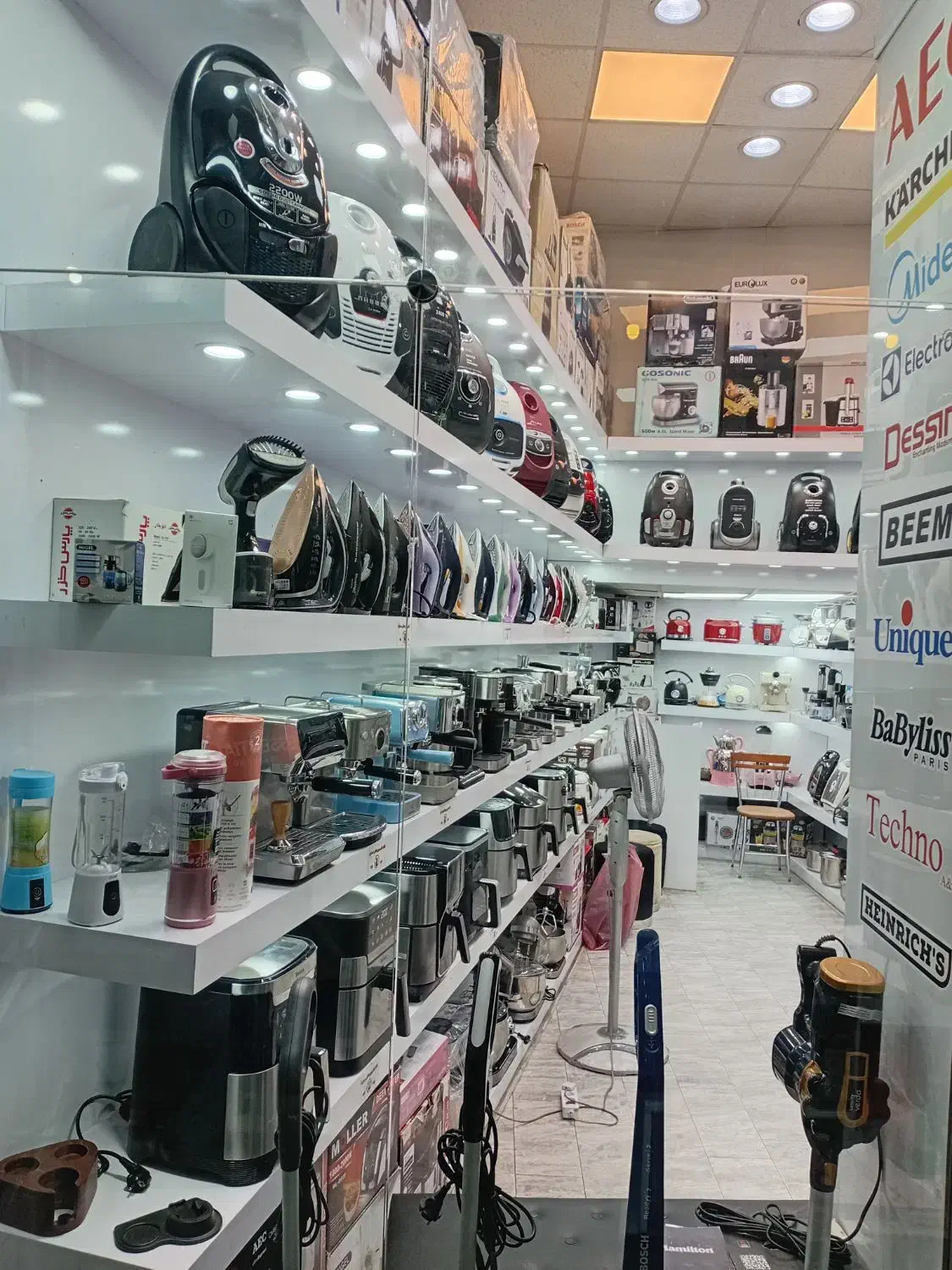 ویترینMDF با زیر شاسی آهن (فروش فوری) زیر قیمت|فروشگاه و مغازه|تهران, امین حضور|دیوار