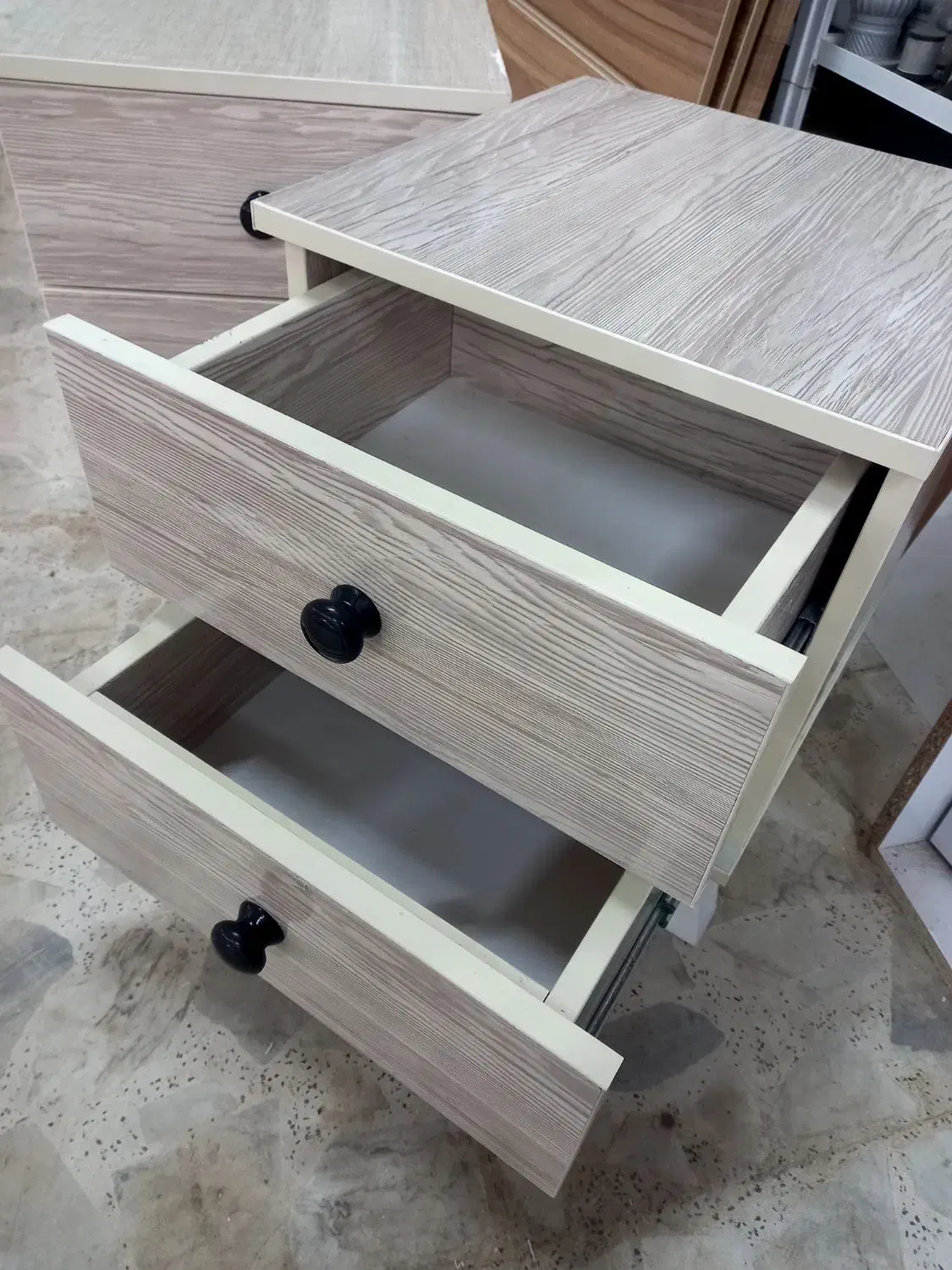 پا سختی|تخت و سرویس خواب|تولم شهر, |دیوار