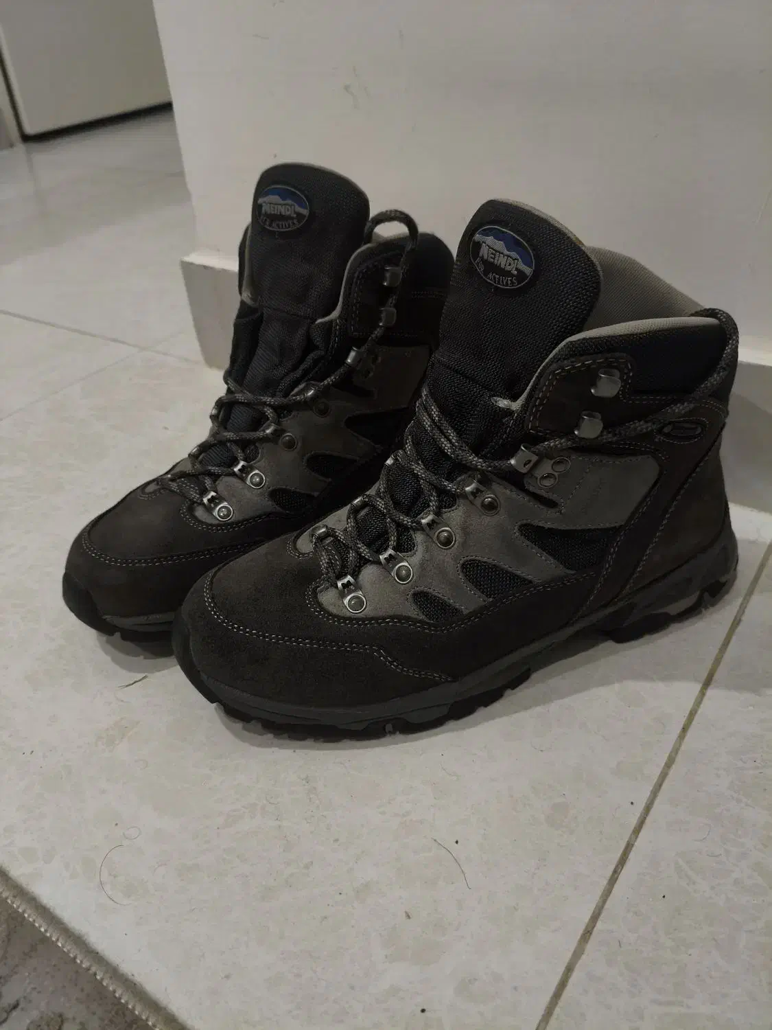 کفش کوهنوردی مندل|کیف، کفش، کمربند|سنندج, |دیوار