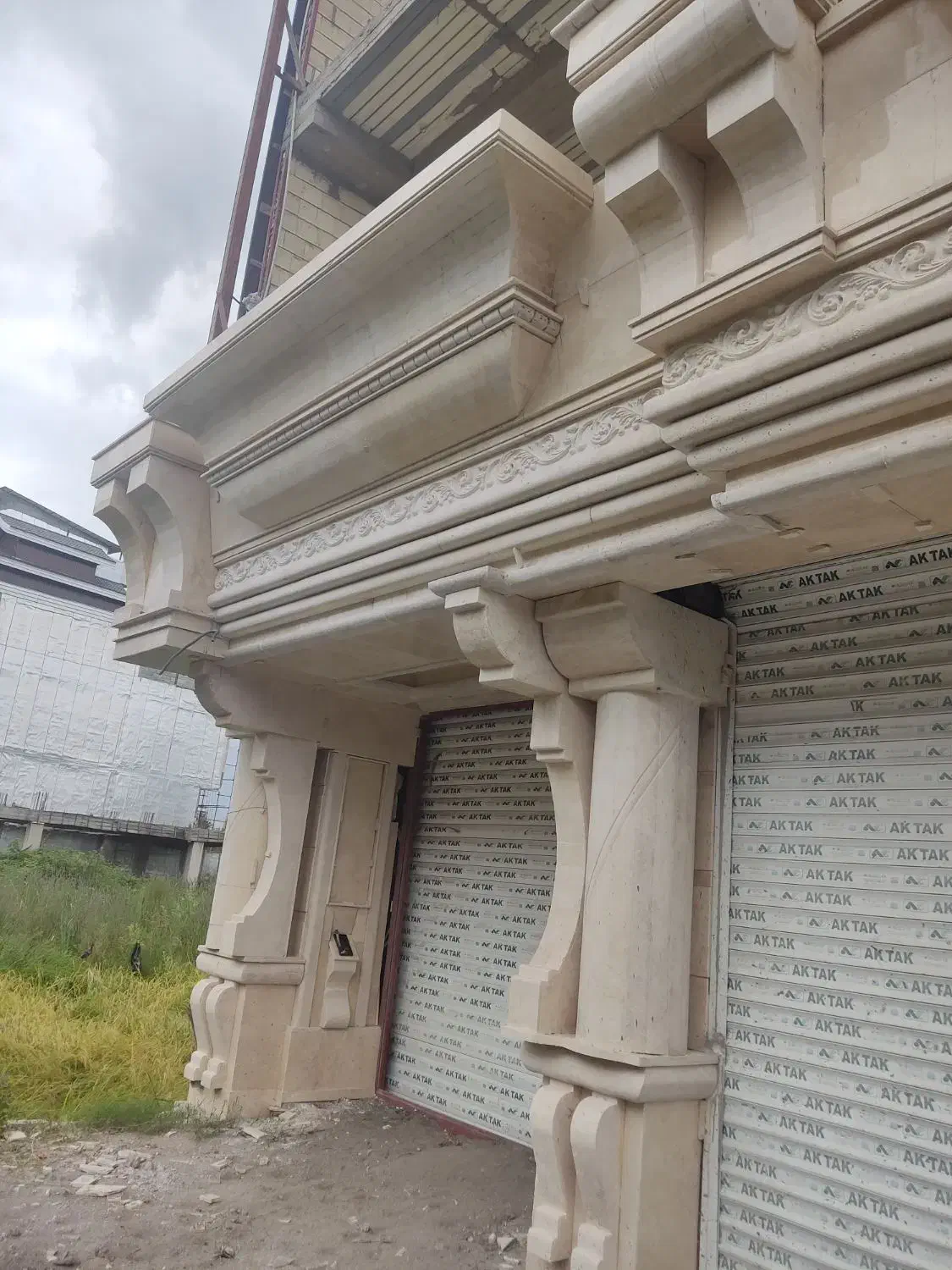 حرفه ای ترین اجرا نماهای رومی سنگی ساختمان|خدمات پیشه و مهارت|رودسر, |دیوار