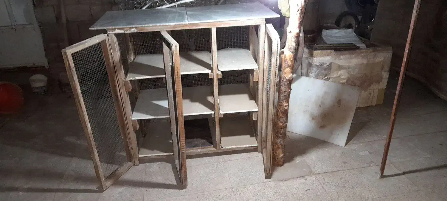 دوتا جفتگاه یکی چوبی ۹تایی یکی آهنی ۱۰تایی رفسنجان|لوازم جانبی حیوانات|رفسنجان, |دیوار