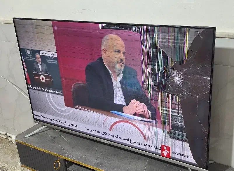 تلویزیون سونیا|تلویزیون و پروژکتور|قم, چهل درخت‎|دیوار