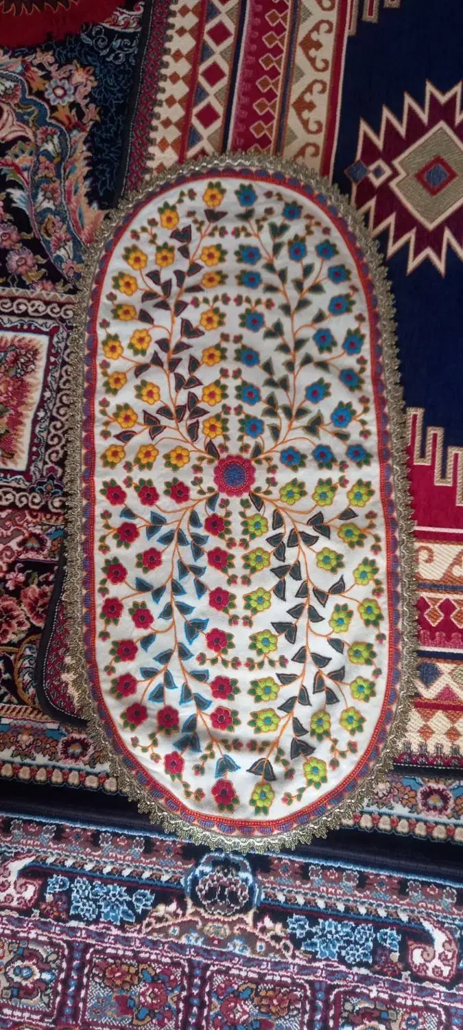 رومیزی پته ای با دوختی خیلی تمیز و ظریف|پرده، رانر، رومیزی|کرمان, |دیوار