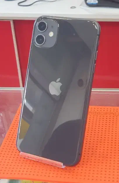 آیفون ۱۱ ۱۲۸ پلمپ باطری ۸۰.فرم کاملا سالم و تمیز.|موبایل|رامسر, |دیوار