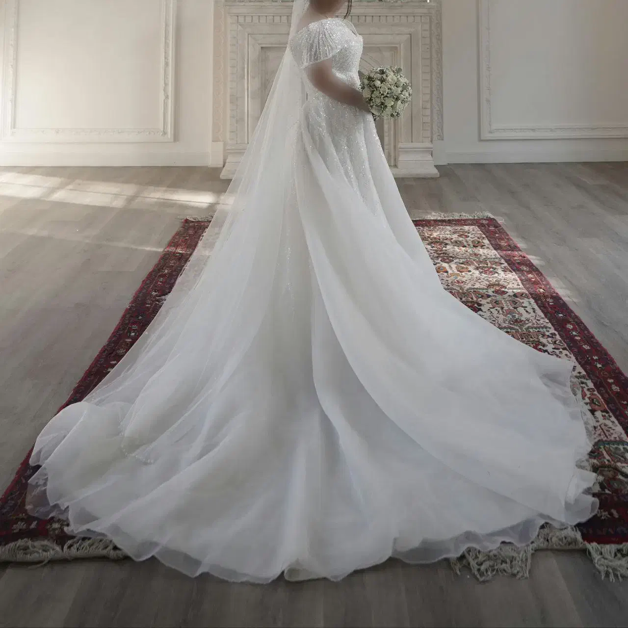 لباس عروس|لباس|ری, سرتخت|دیوار