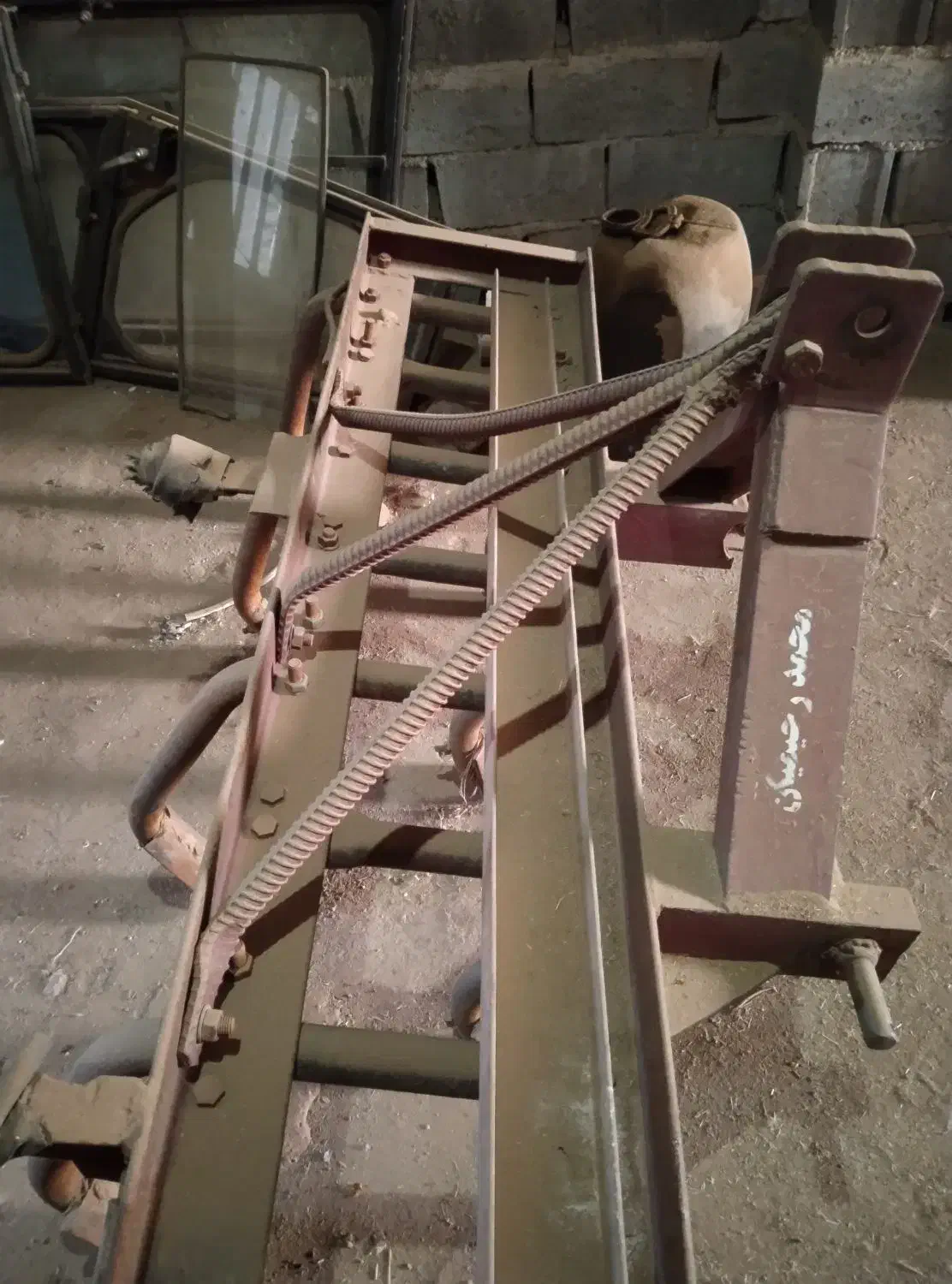 گاو آهن و کولیتیواتور|ماشین‌آلات صنعتی|سلامی, |دیوار