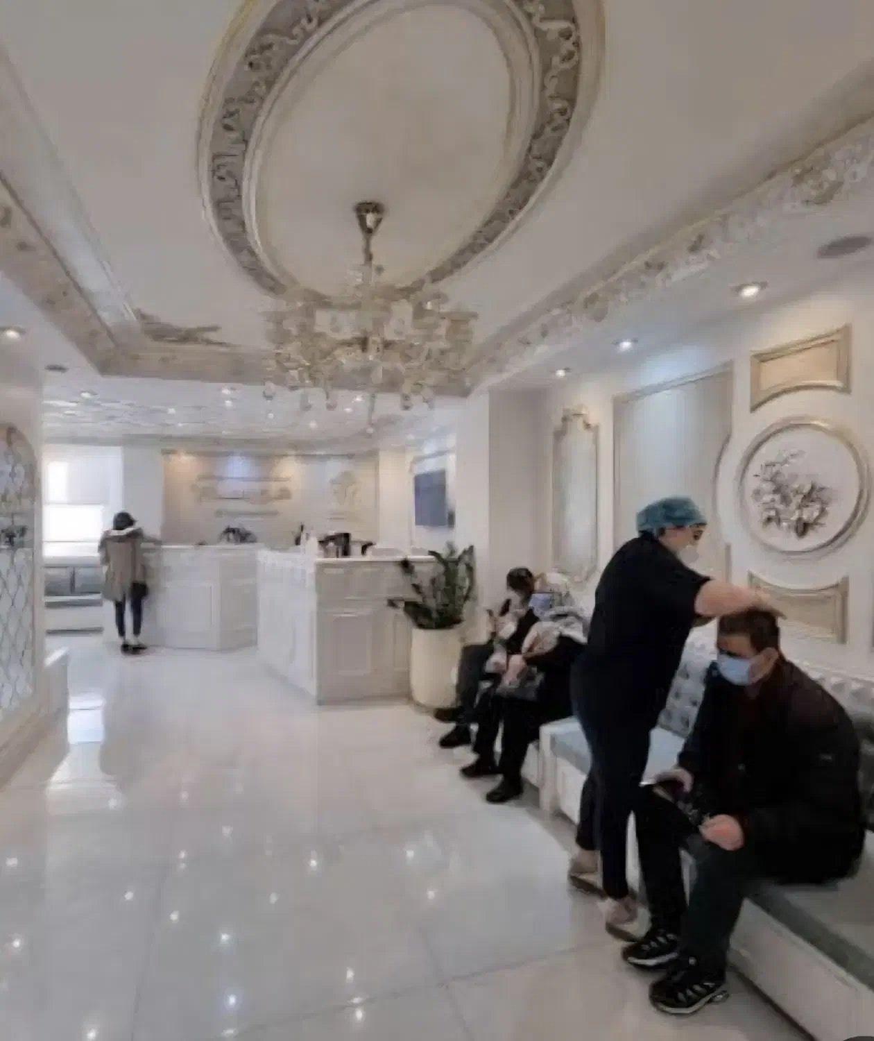 استخدام اپراتور لیزر و منشی و حسابدار در کلینیک|استخدام درمانی، زیبایی، بهداشتی|تهران, سعادت‌آباد|دیوار