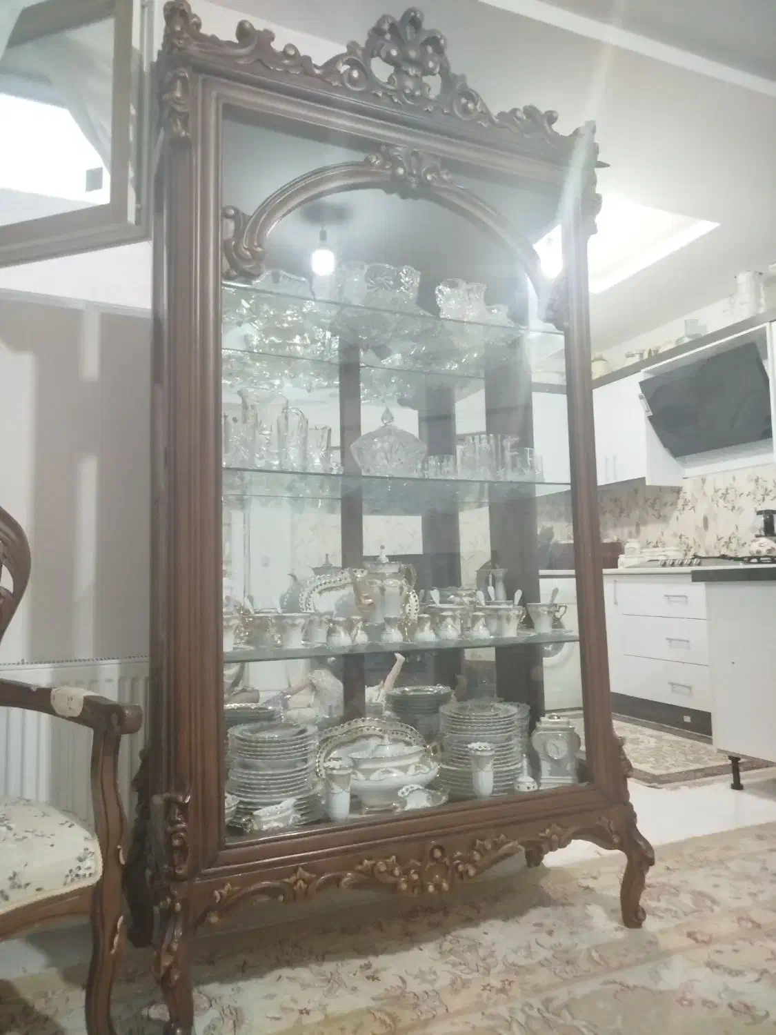 مبل ۶ نفره و گنجه(ویترین) و نهارخوری ۶نفره|مبلمان خانگی و میز عسلی|گلبهار, شهر جدید گلبهار|دیوار