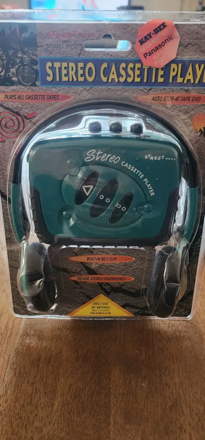 واکمن استریو همراه با هدفون کلکسیونی|کلکسیون اشیاء عتیقه|شیراز, بعثت|دیوار