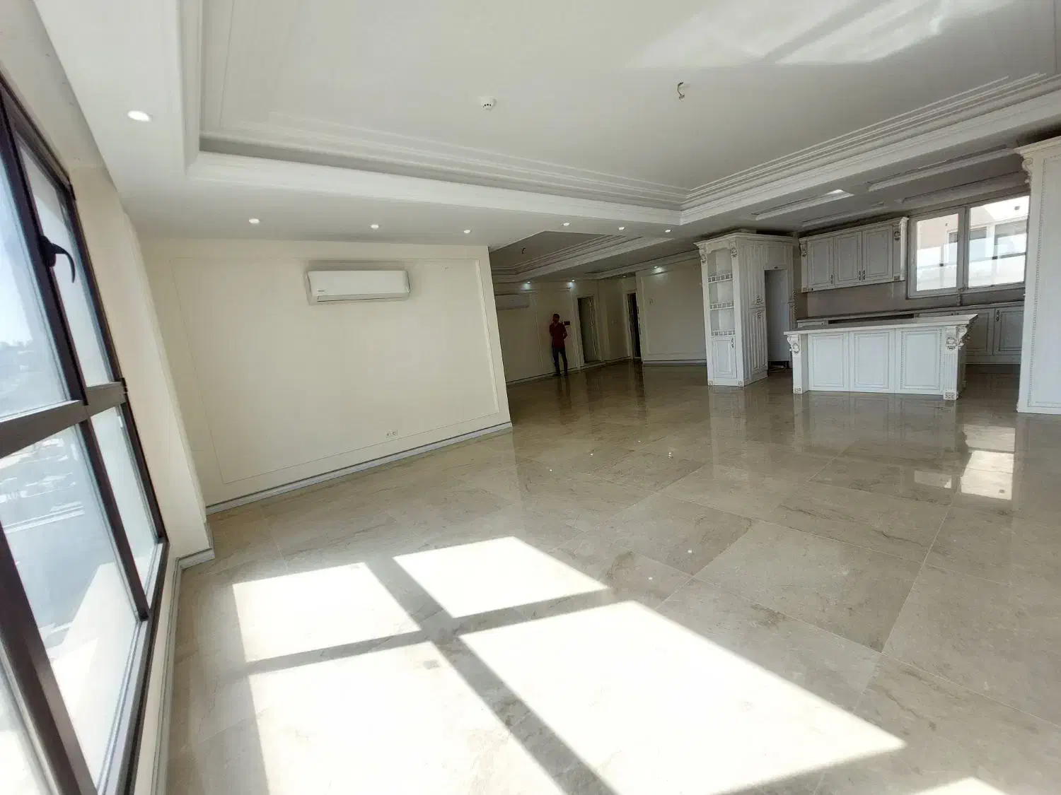 * ۱۷۰ متر نوساز / ۲ پارکینگ/ روف گاردن /میرداماد