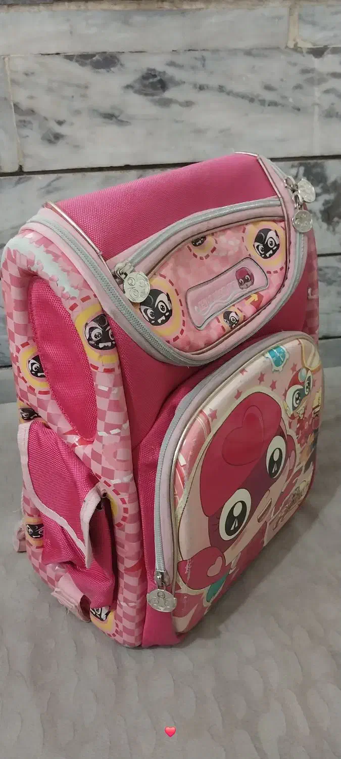 کیف کوله پشتی مدرسه خارجی اصل.|کیف، کفش، کمربند|اصفهان, باغ فدک|دیوار