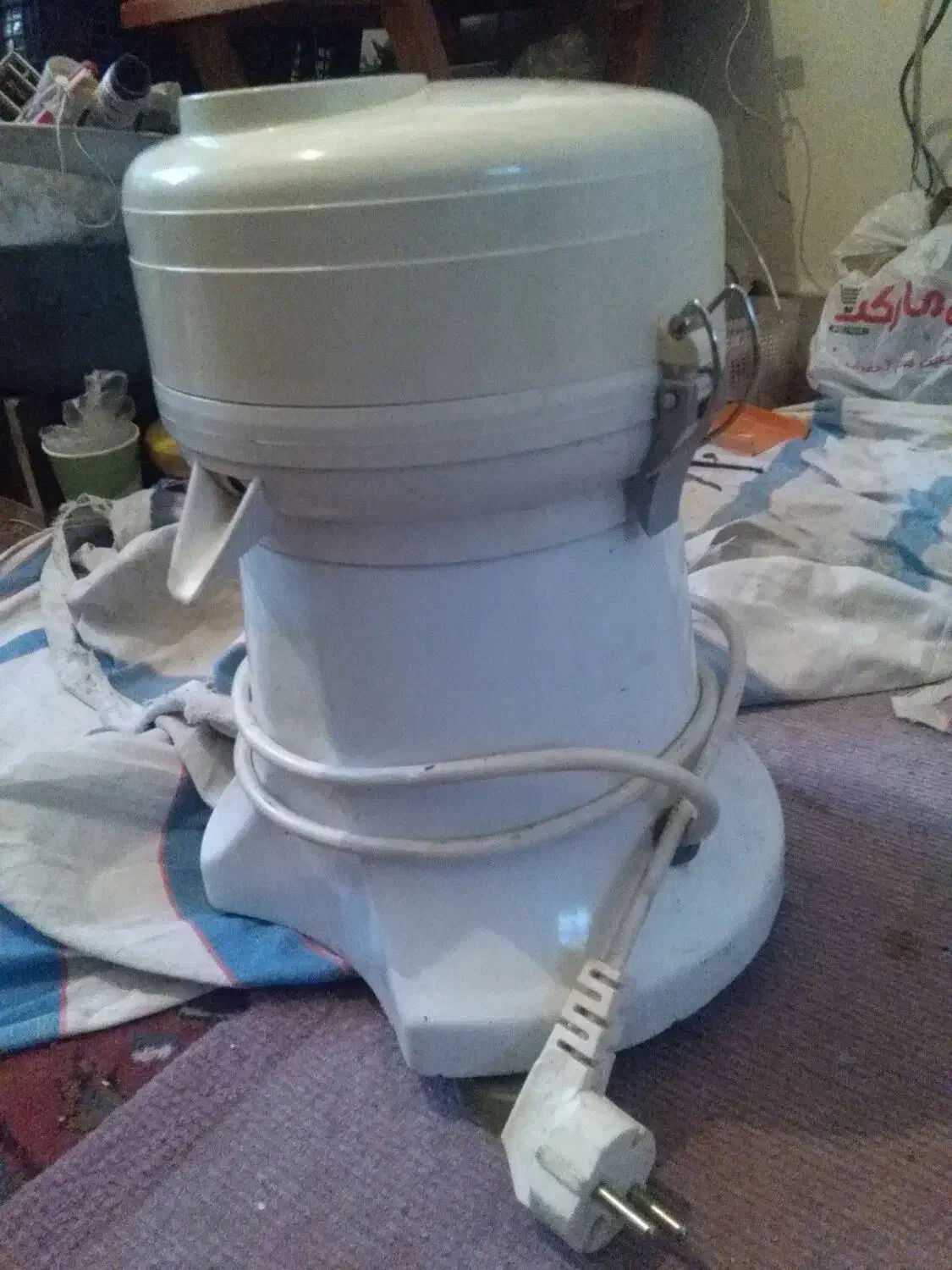 آب میوه گیر|آبمیوهگیر و آبمرکباتگیر|شیراز, لاله|دیوار