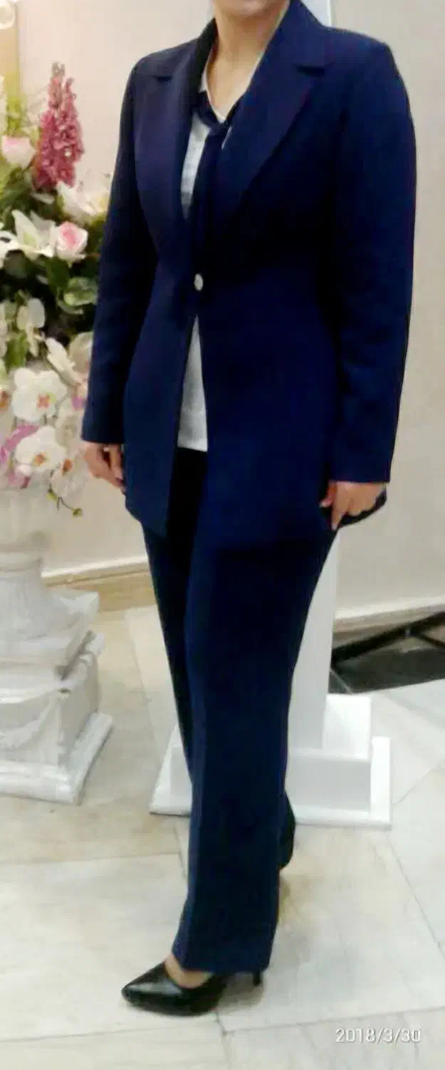 لباس مجلسی|لباس|ری, سرتخت|دیوار