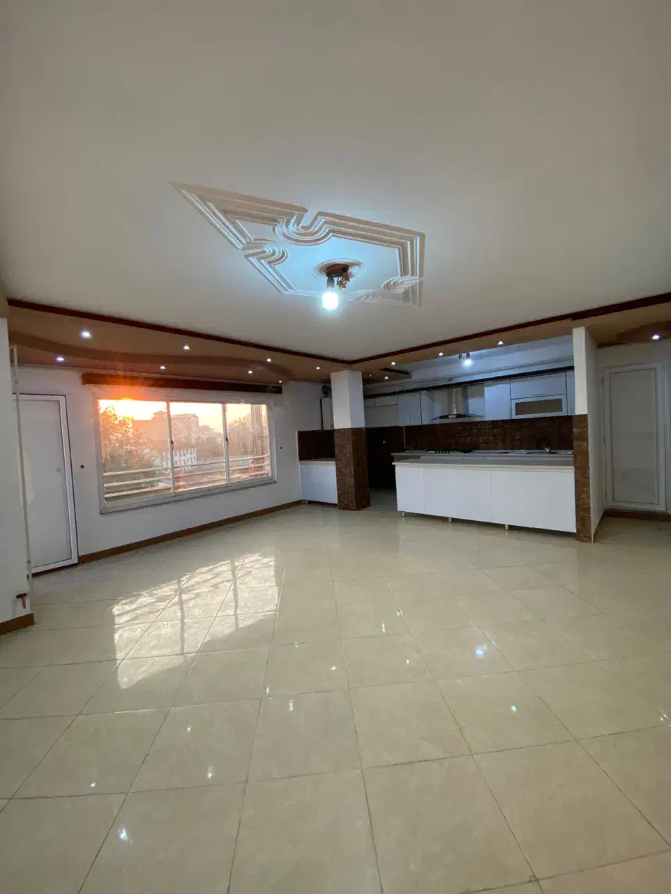 اجاره واحد ۹۵ متری (پارکینگ،آسانسور،انباری)|اجارهٔ آپارتمان|کوچصفهان, |دیوار