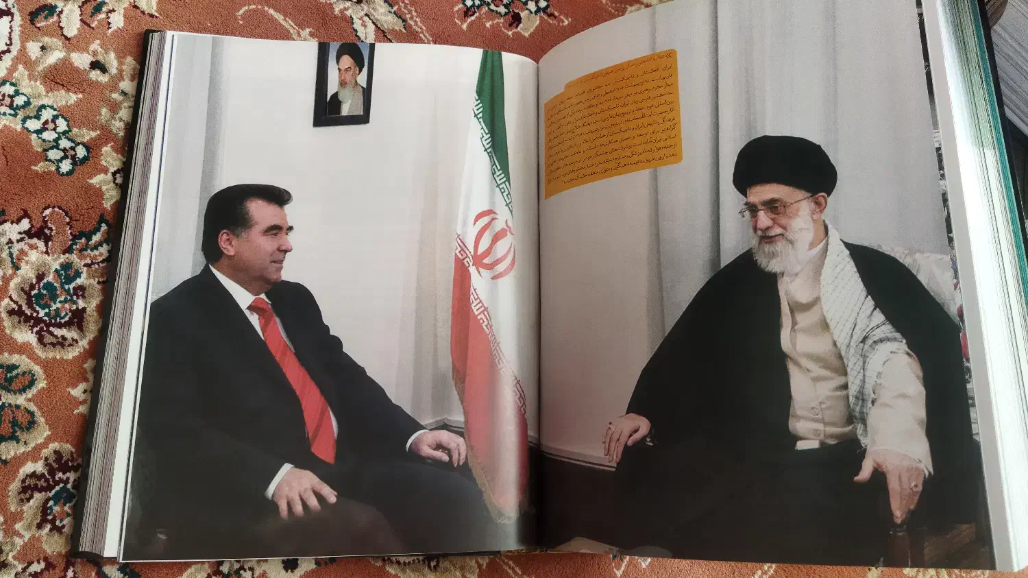 بیوگرافی مصور - سید علی خامنه‌ای ، رفسنجانی، بهشتی|کتاب و مجله تاریخی|سردشت, |دیوار