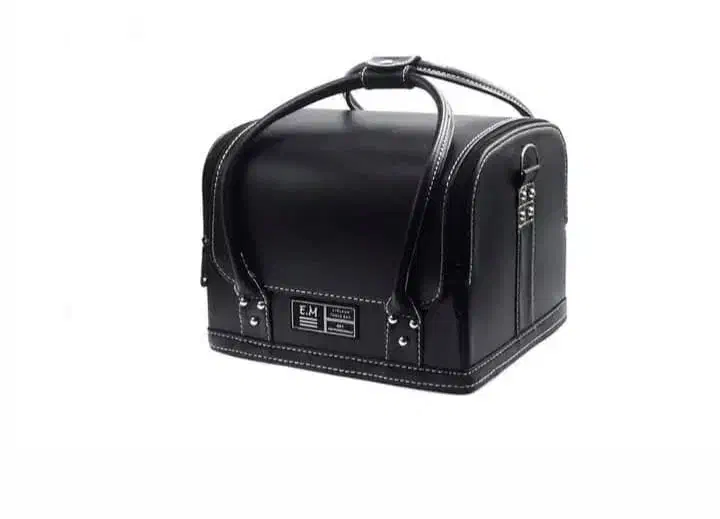 عنوان بزن کیف طبقاتی تاتو برند EM|آرایشگاه و سالن‌های زیبایی|ایذه, |دیوار