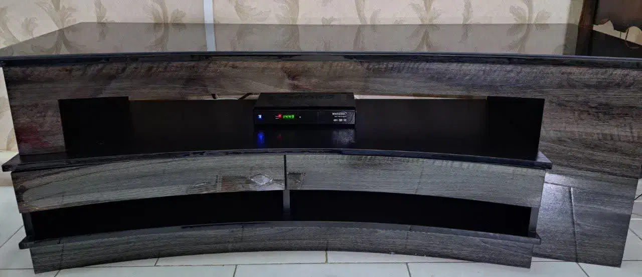 میز تلویزیون دو تیکه|میز تلویزیون|اندیشه, اندیشه فاز ۱|دیوار