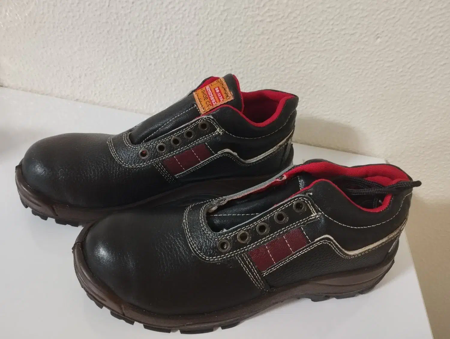 کفش ایمنی|کیف، کفش، کمربند|شاهین‌شهر, شهرک گلدیس|دیوار