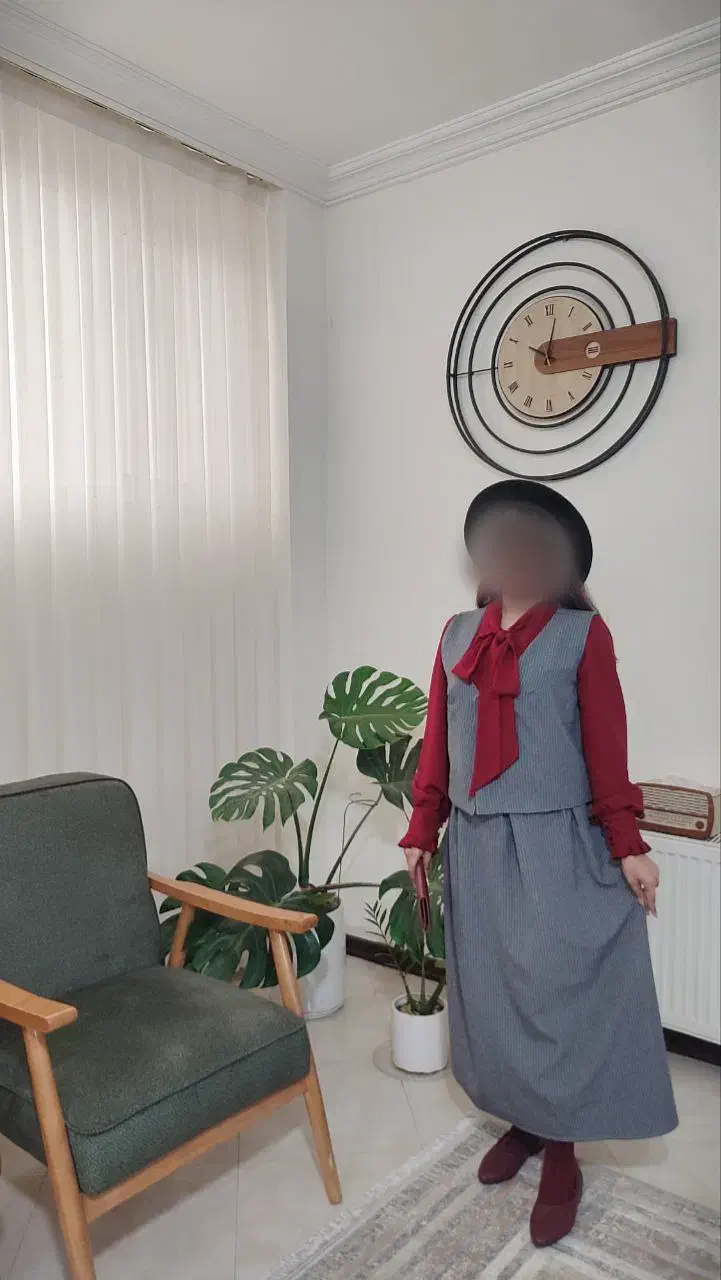 جلیقه دامن دیپلمات طوسی|لباس|نیشابور, مدرس|دیوار