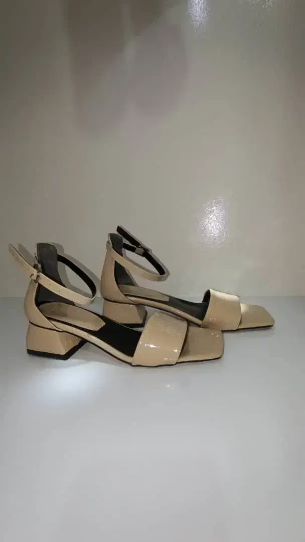 کفش|کیف، کفش، کمربند|ماکو, |دیوار