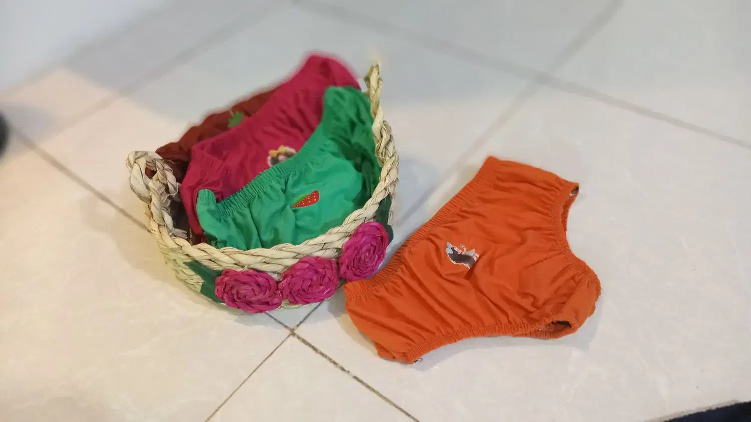 لباس زیر|لباس|هادی شهر, |دیوار