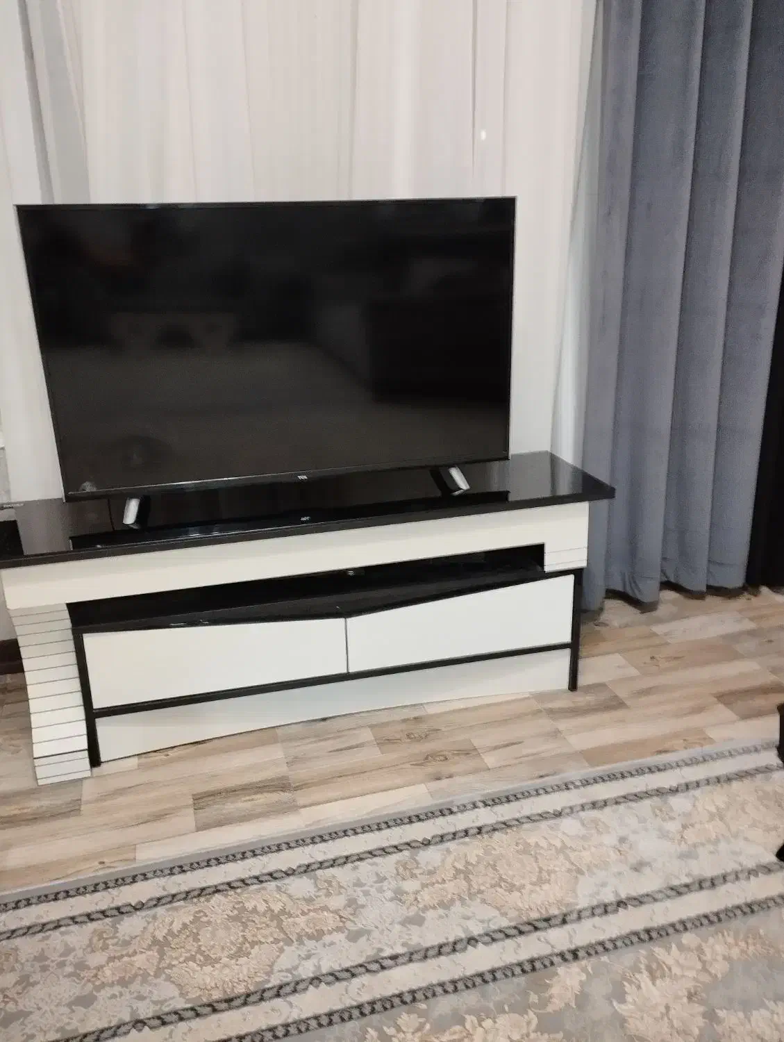 Led tcL|تلویزیون و پروژکتور|لنجان, |دیوار