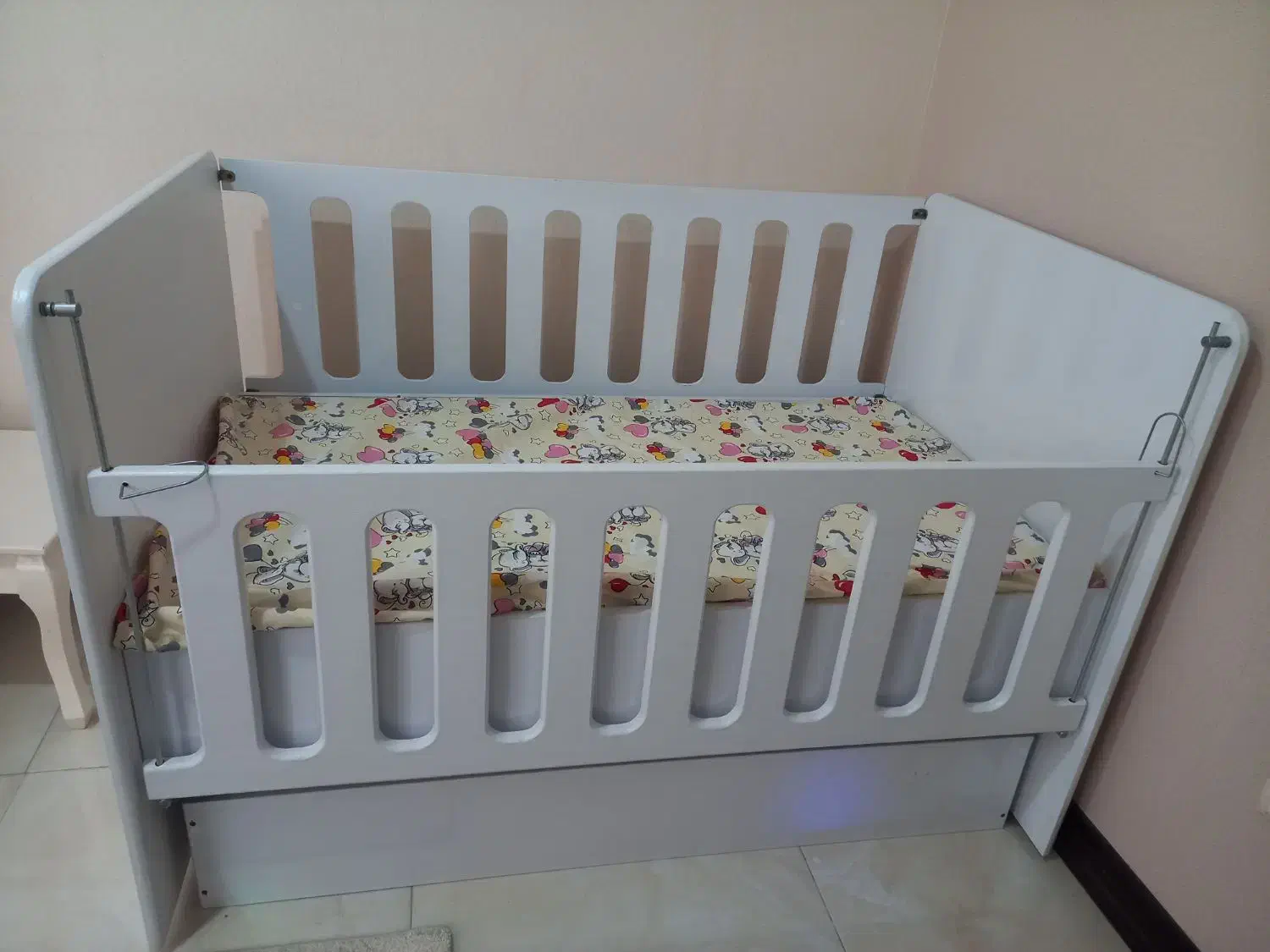 تخت نی نی لای لای نوزاد|تخت و سرویس خواب|فیروزآباد (فارس), |دیوار