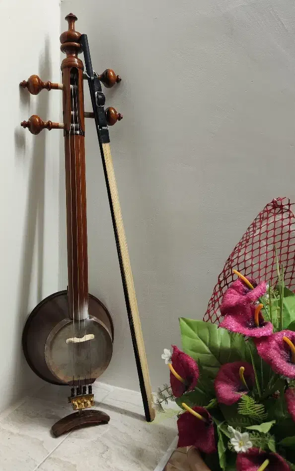 کمانچه شهباز استثنایی|سازهای سنتی|خرمآباد, |دیوار