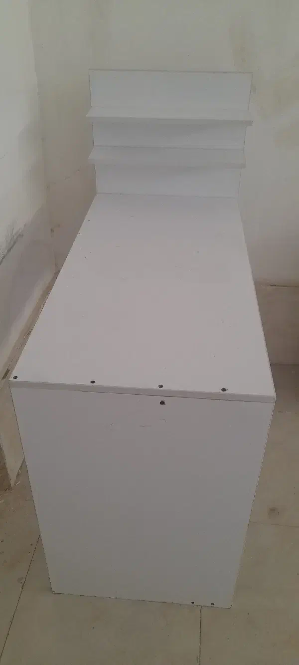 یک عدد میزناخن وهمراه پایه شسوار|آرایشگاه و سالنهای زیبایی|بندر امام خمینی, |دیوار