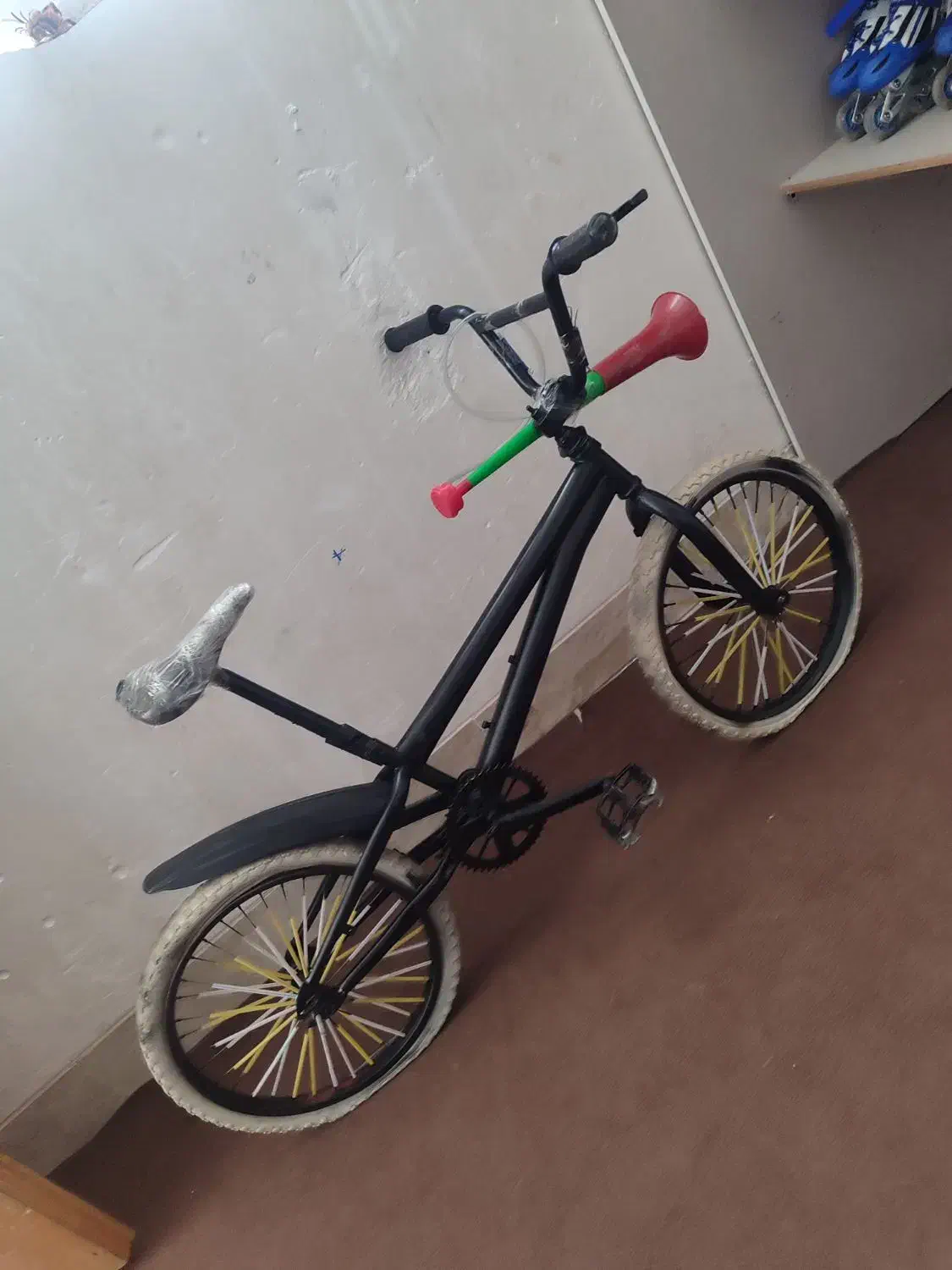 دوچرخه|دوچرخه، اسکیت، اسکوتر|شیراز, دست خضر|دیوار