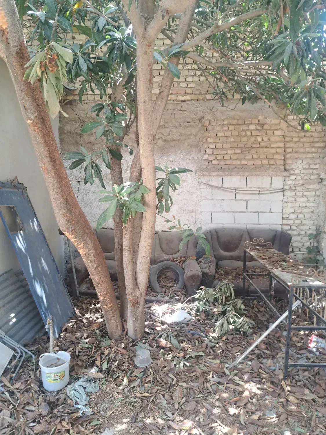 راهنمایی درمورد حیاط تجاری با دو اطاق|اجارهٔ مغازه و غرفه|شیراز, شهرک قمشه|دیوار