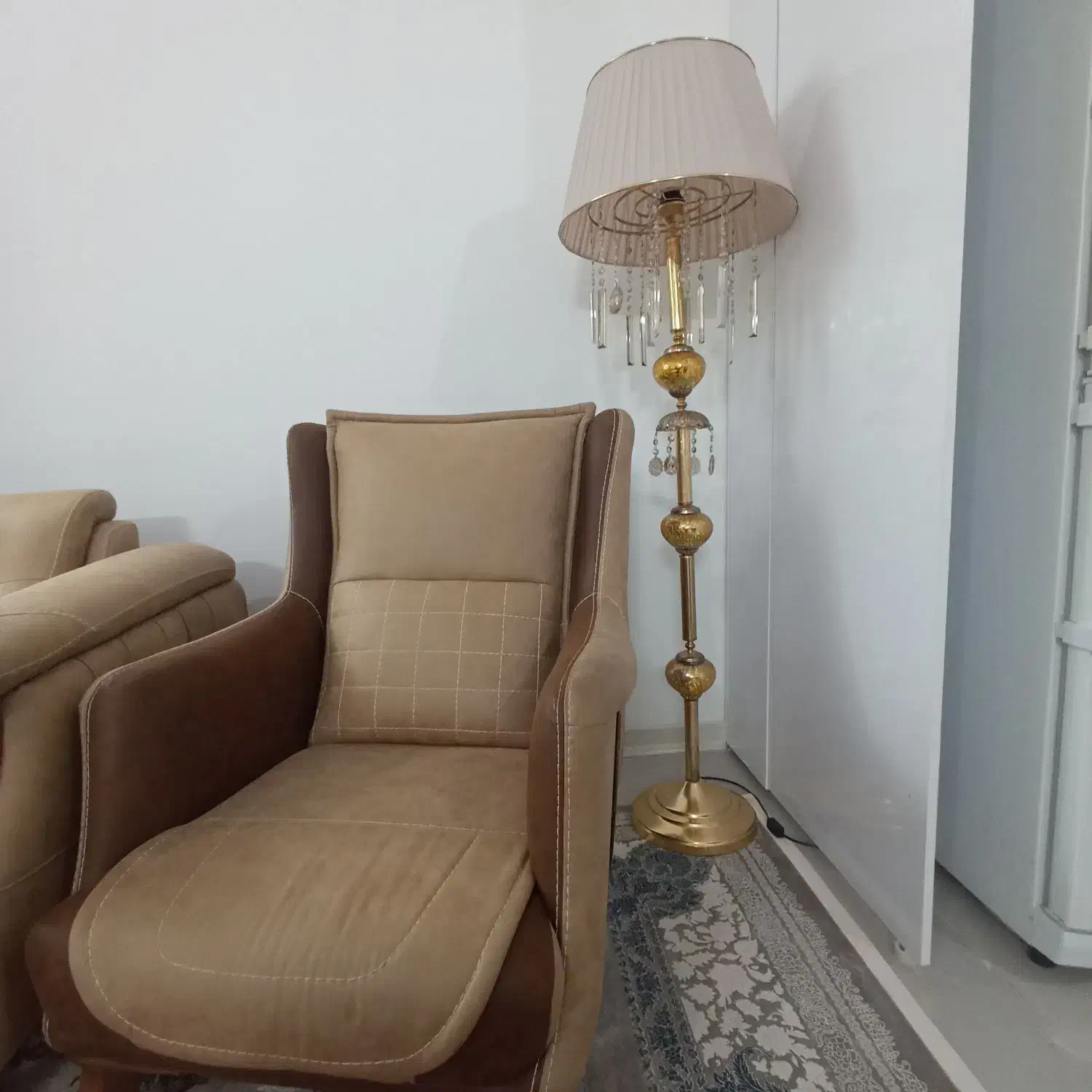 آباژورایستاده|چراغ خواب و آباژور|نیشابور, سرآب کوشک|دیوار