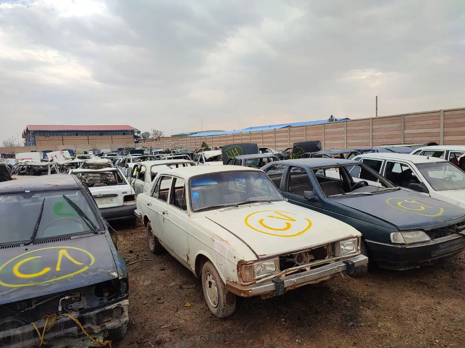 اسقاط ماشین های فرسوده و تصادفی|خودرو سواری و وانت|قزوین, |دیوار