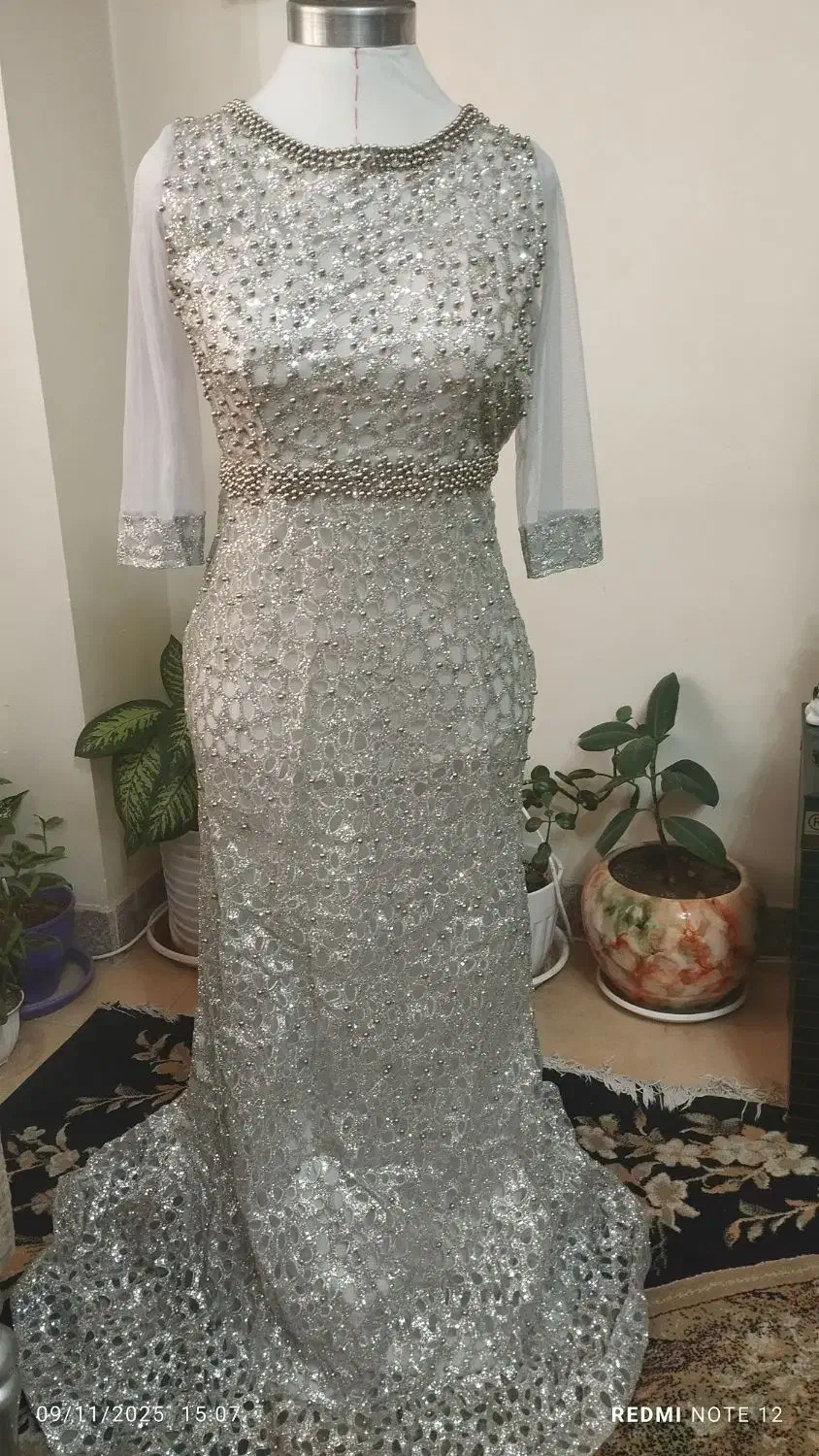 لباس شب|لباس|صدرا-فارس, فاز ۱|دیوار