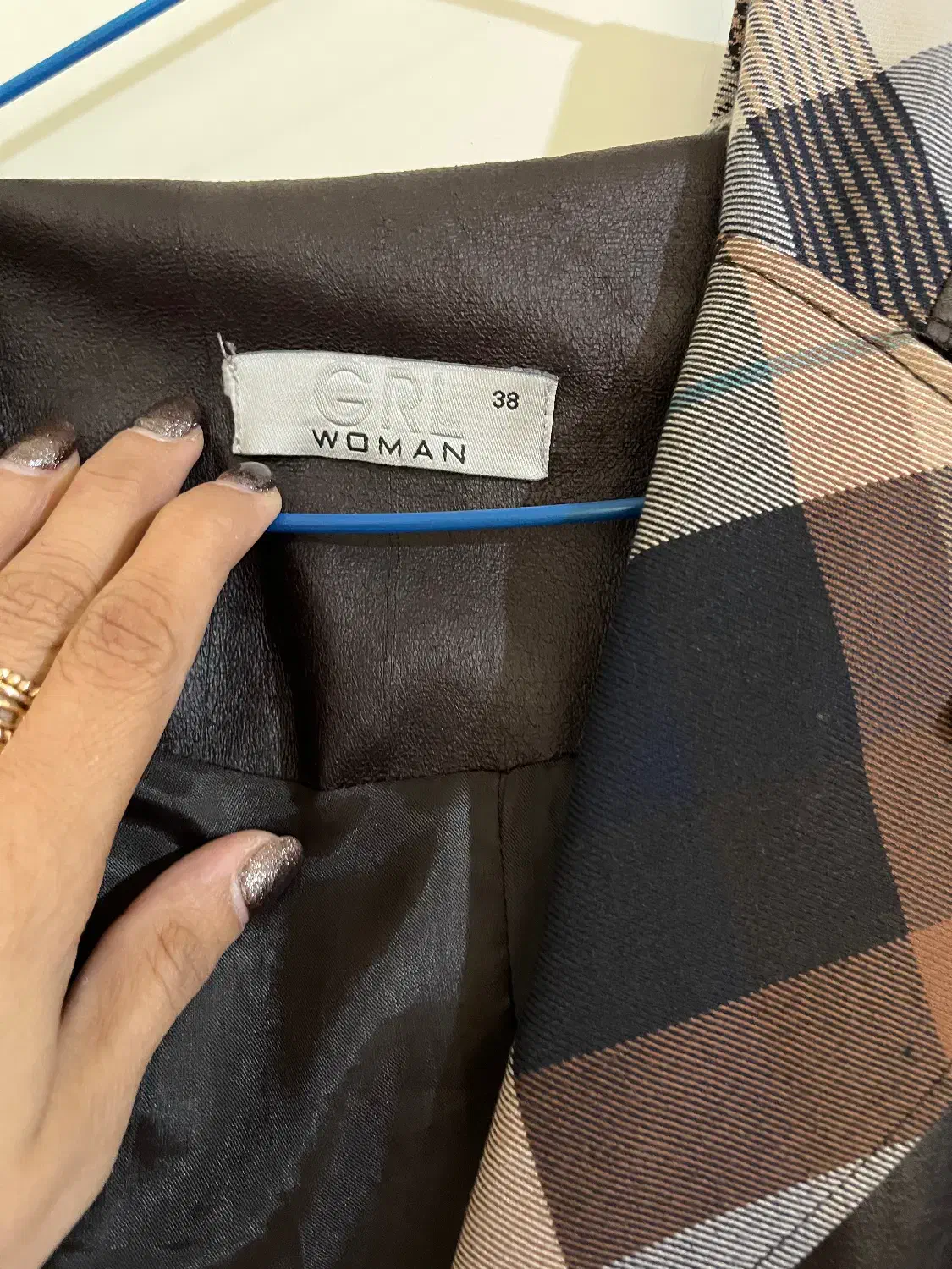 پالتو|لباس|بابل, |دیوار