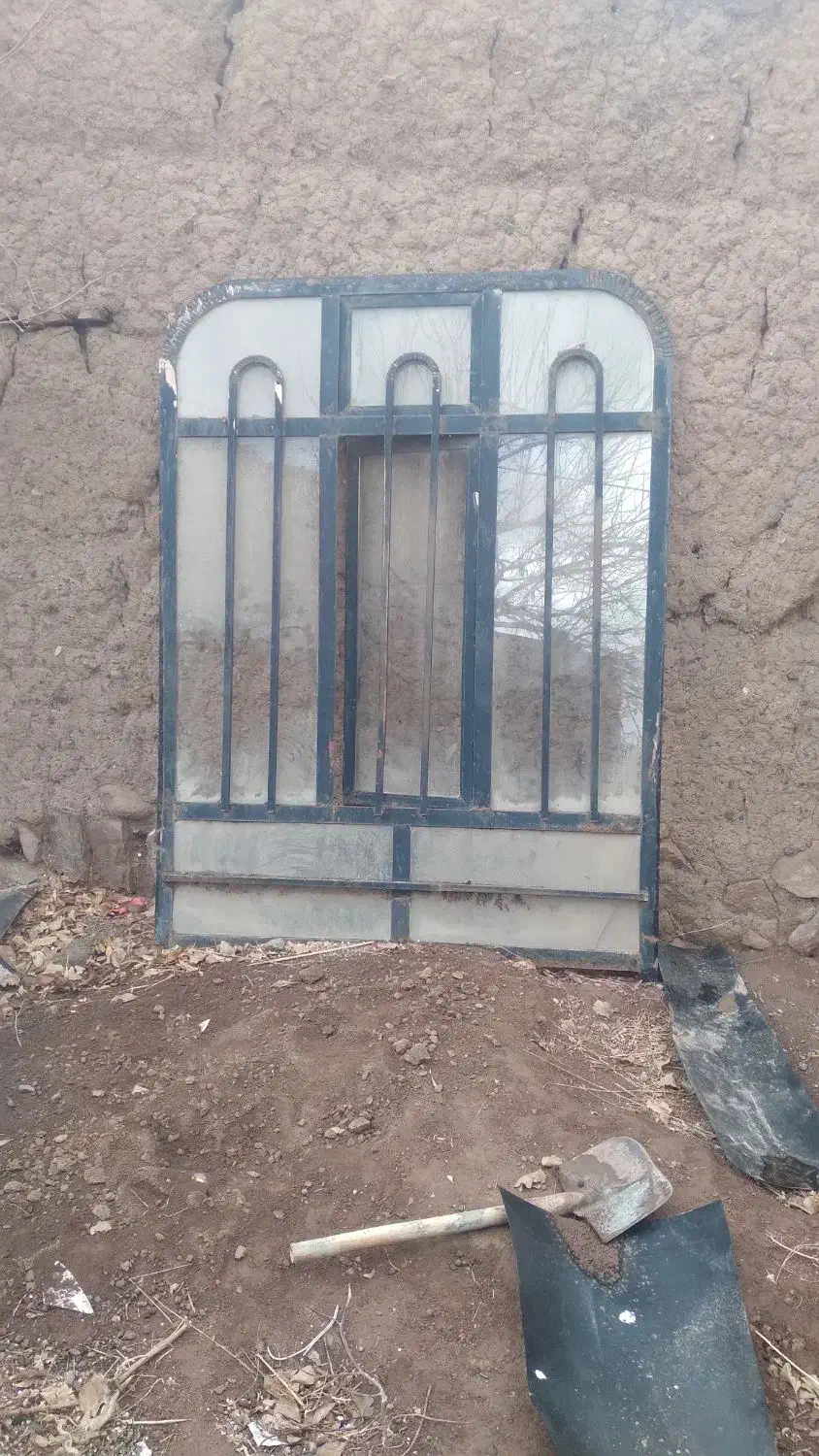 پنچره شیشه ها سالم|مصالح و تجهیزات ساختمان|صفائیه, |دیوار