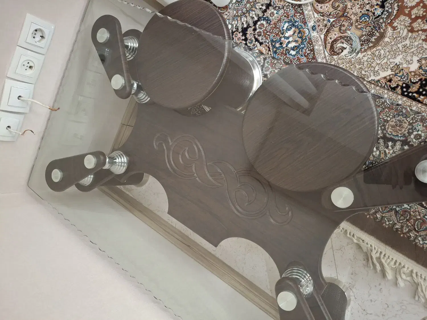 میز شیشه ای جلو مبلی بزرگ به همراه عسلی|مبلمان خانگی و میز عسلی|سبزوار, ولیعصر (نجار آباد)|دیوار