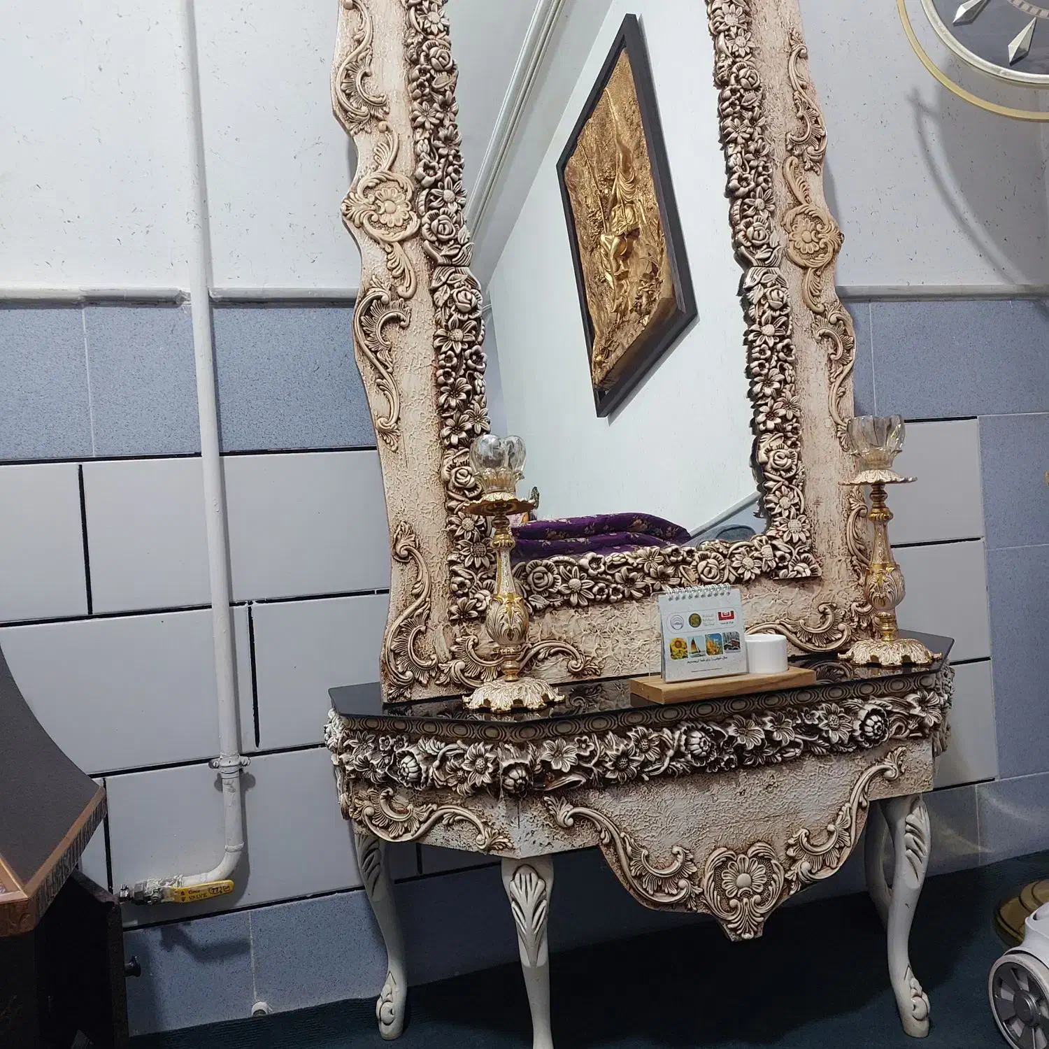 آیینه و شمعدان|آینه|ساوه, |دیوار