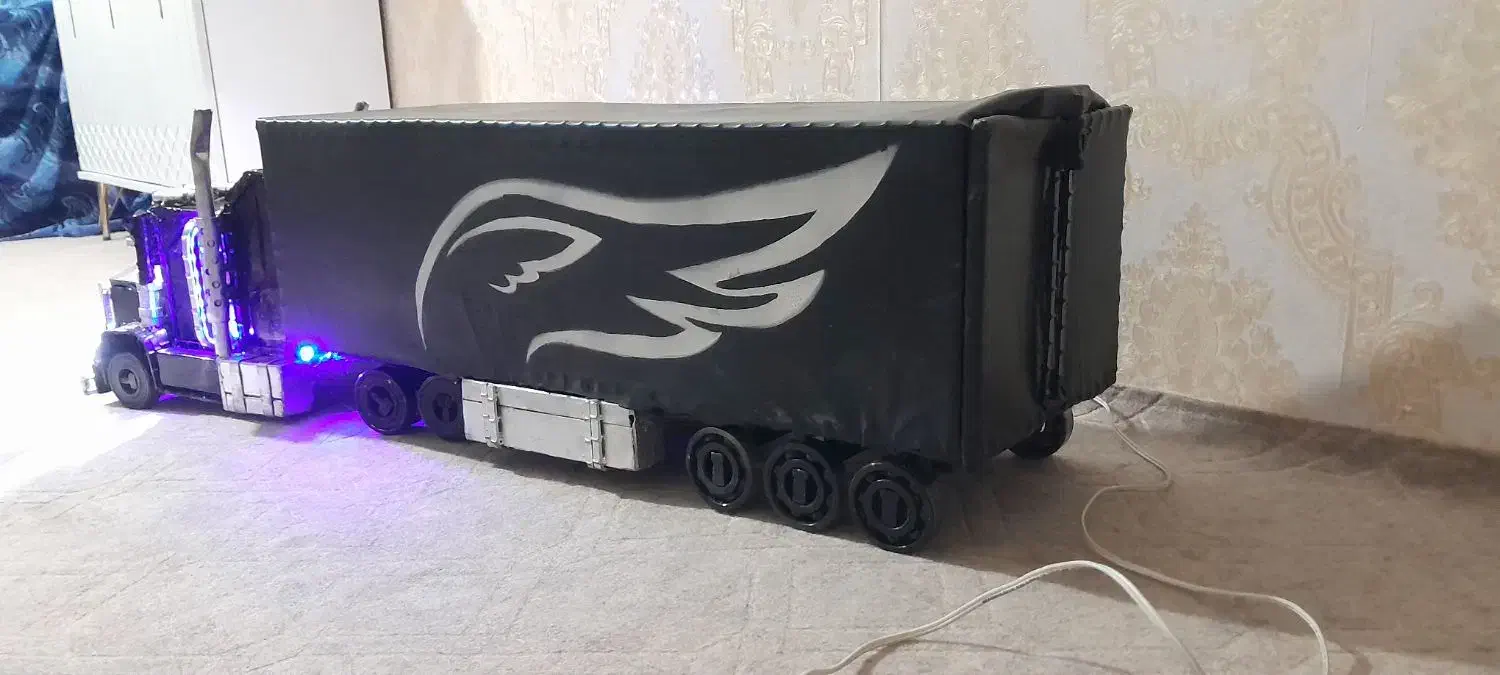 ماکت کامیون بزرگ ۱۲چرخ|مجسمه، تندیس، ماکت|تبریز, |دیوار