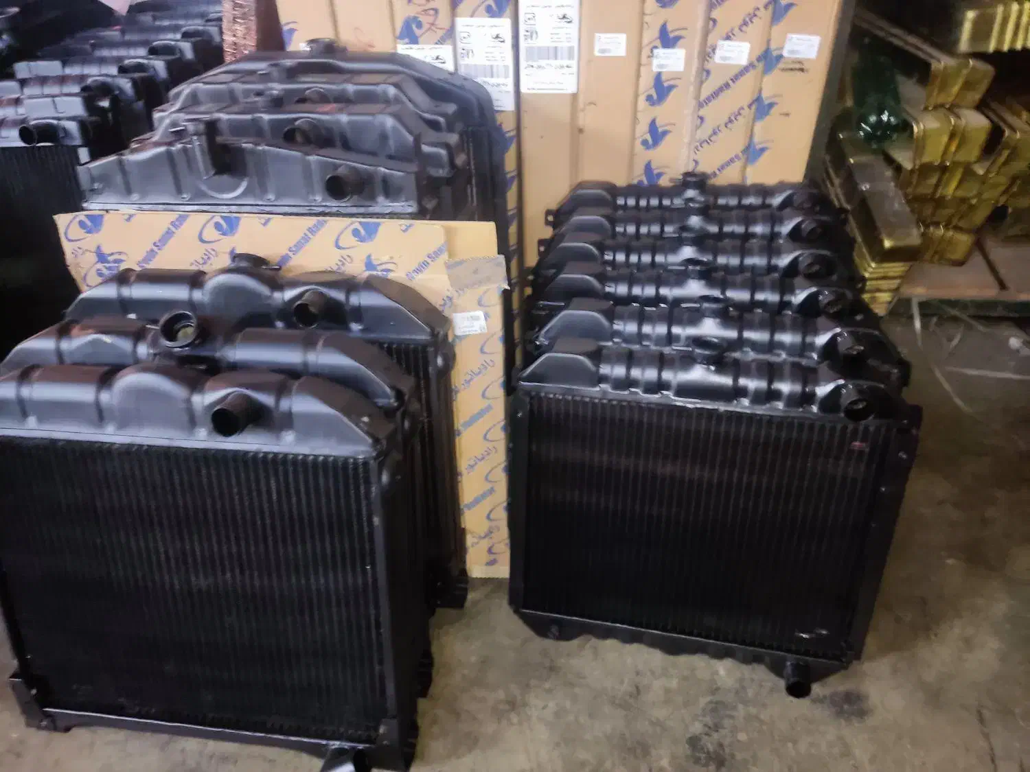 رادیاتور خاور مینی بوس نیسان|قطعات یدکی و لوازم جانبی|همدان, |دیوار