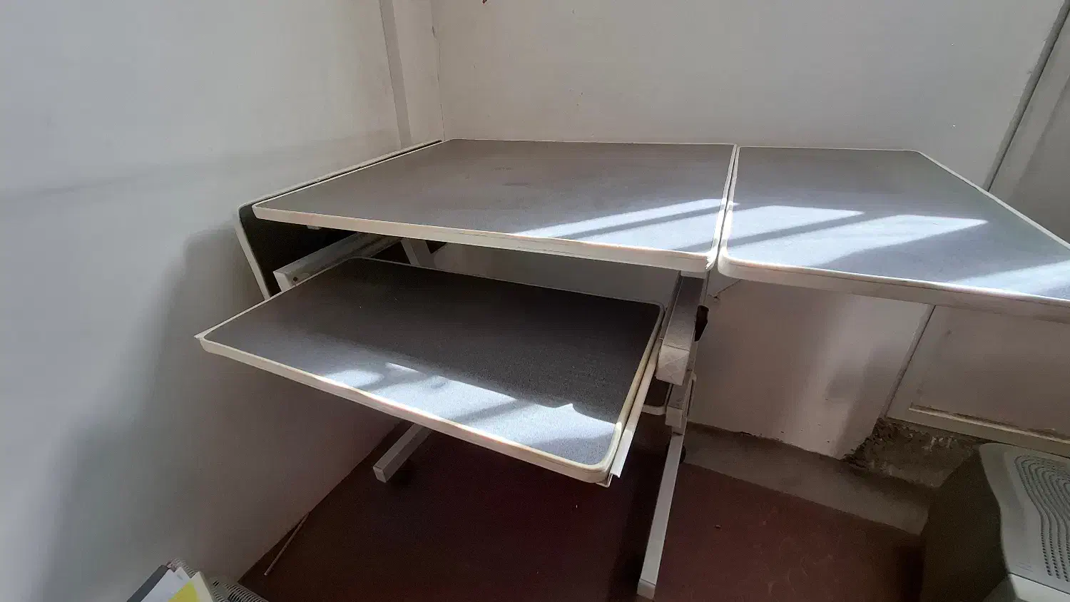 میز تحریر و کامپیوتر|میز تحریر و کامپیوتر|کنگاور, |دیوار