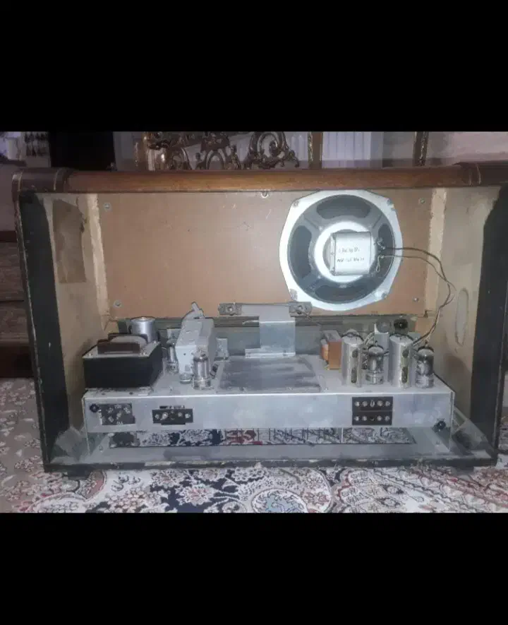 رادیو قدیمی|کلکسیون اشیاء عتیقه|اراک, |دیوار