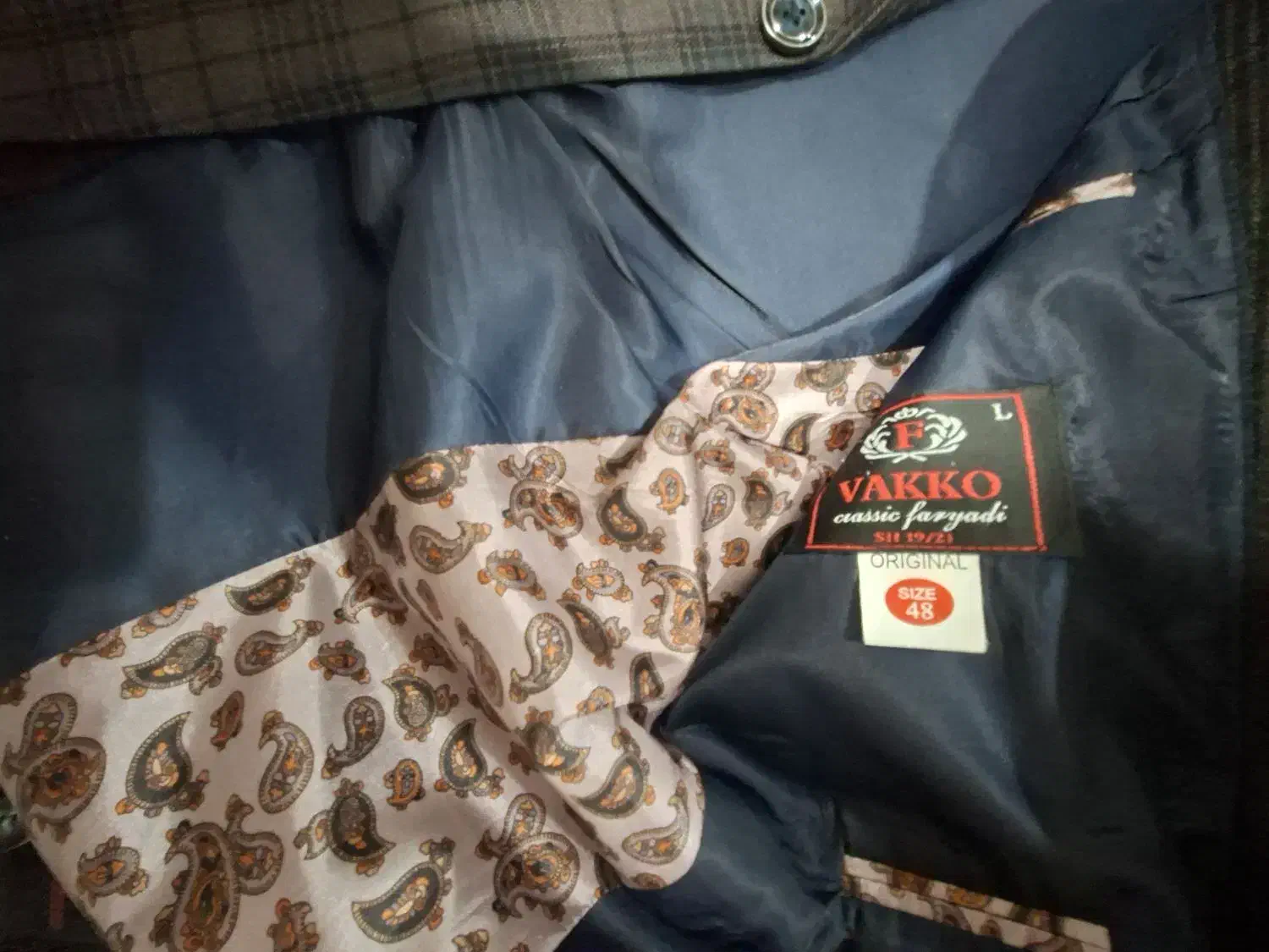 کت تک|لباس|شاهینشهر, فردوسی|دیوار