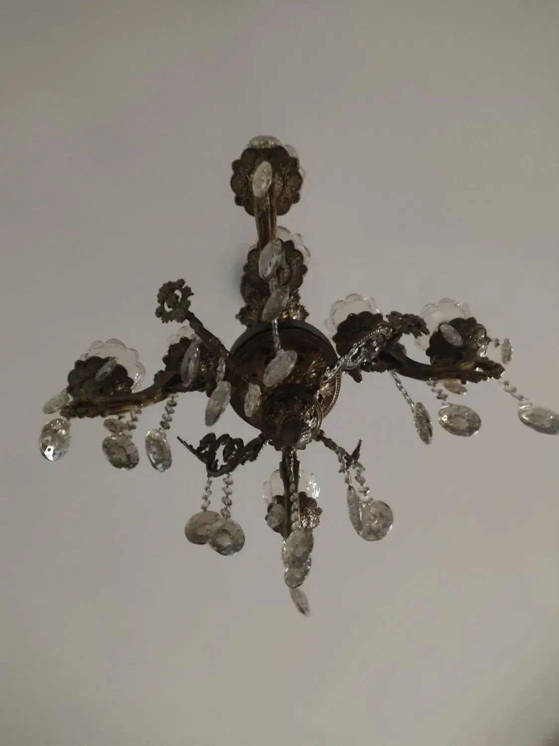 لوستر ۸شاخه برنزی|لوستر و چراغ آویز|اهواز, باغ شیخ|دیوار